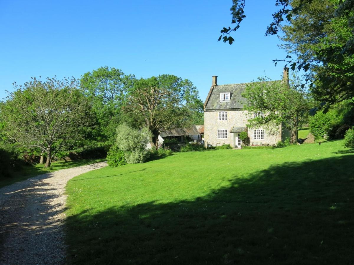 Horseshoe Barn Axminster Exterior foto